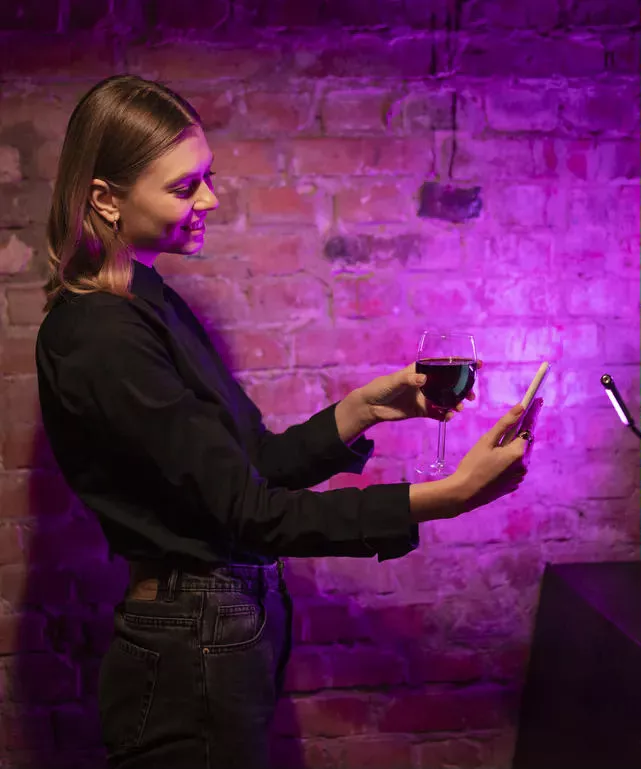 Creative Line Woman Client Support